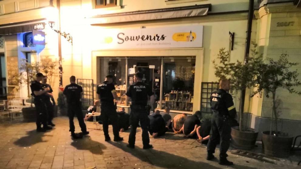 Policie zadržela desítky výtržníků
