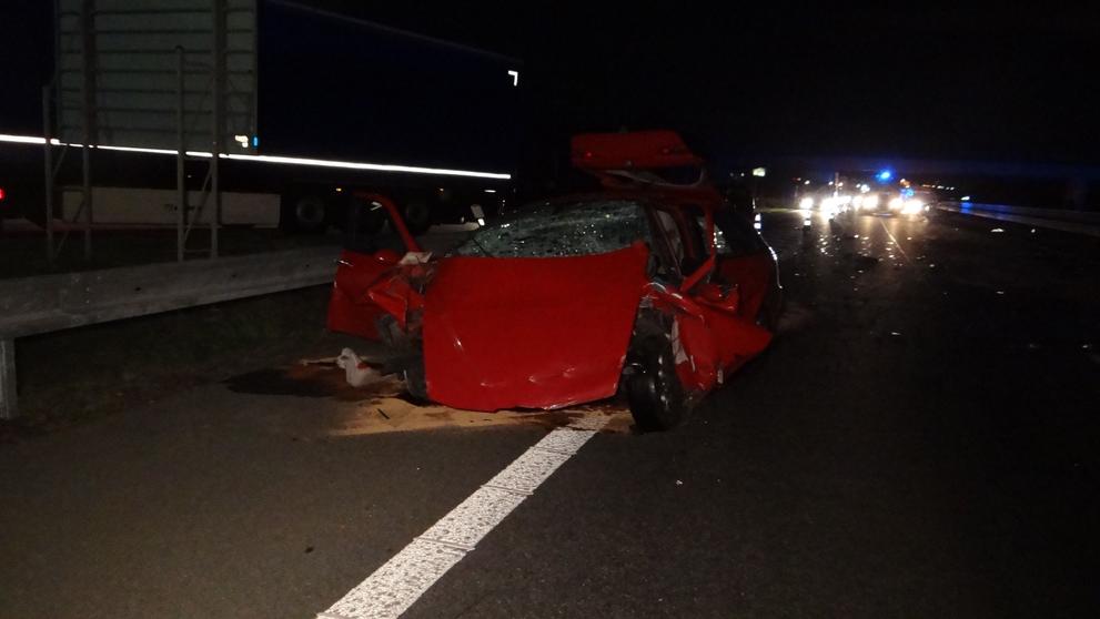 Náraz odhodil stojící auto asi osmdesát metrů dopředu