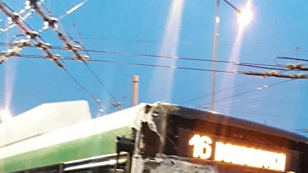 Srážka trolejbusu s tramvají v Plzni - 1