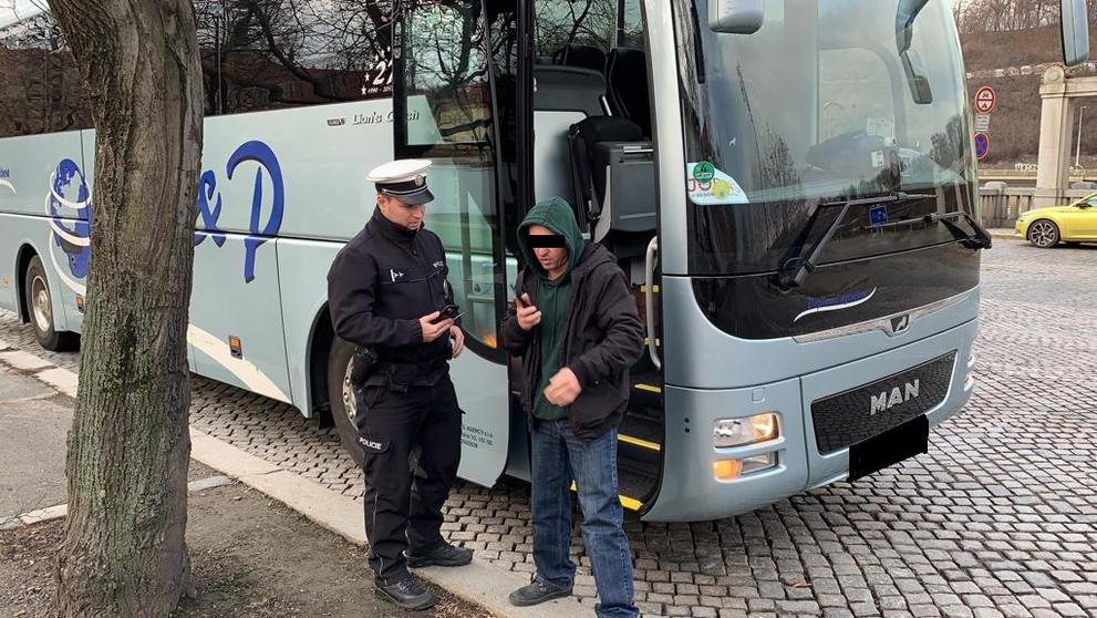 Řidič autobusu nadýchal půl promile