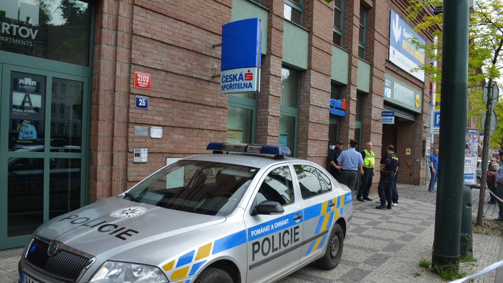 Přepadená banka v ulici Na Slupi