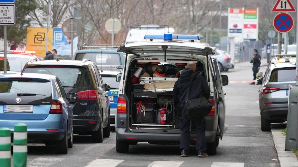 Smrtelné napadení učitele mačetou na učilišti v Praze Michli (1)