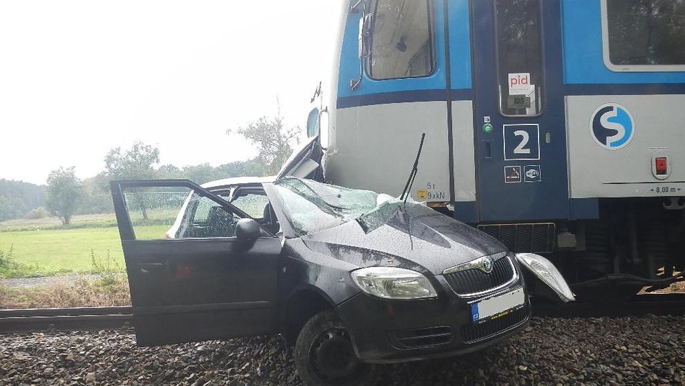 Srážka vlaku s fabií u Blatné