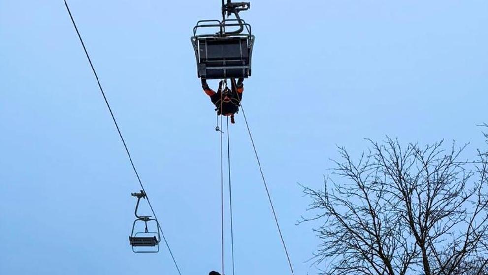 Na lanovce v Zadní Telnici se zaseklo zhruba 40 lidí (1)