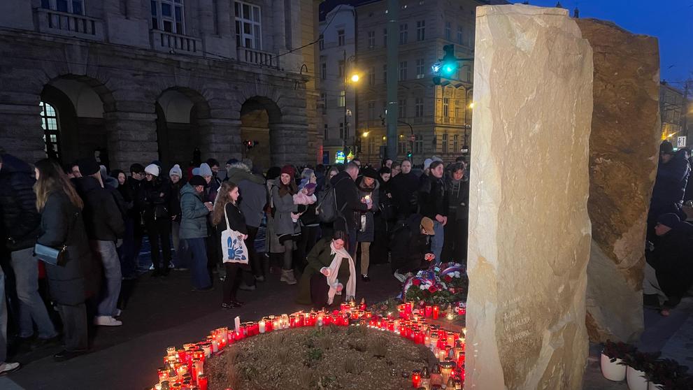 Pietní akt u Filozofické fakulty UK