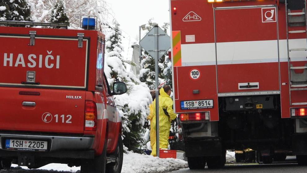 Hasiči zasahují na Praze východ chvůli chemikálii - 1