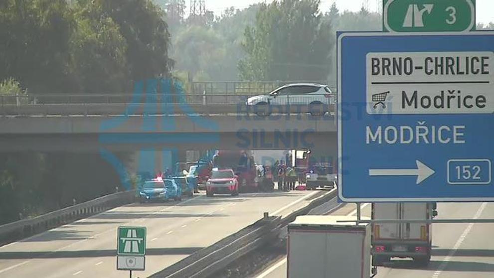 Vážná dopravní nehoda na D2 (3)
