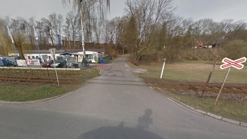Nebezpečné přejezdy: P 4107, Častolovice - Solnice, Královéhradecký kraj - přejezd bez světel, řešení: se závorami. DŮVOD: Frekventovaný přejezd na nepřehledném místě s křižovatkou u hlavní silnice a se zhoršeným rouhledem_nehodovost