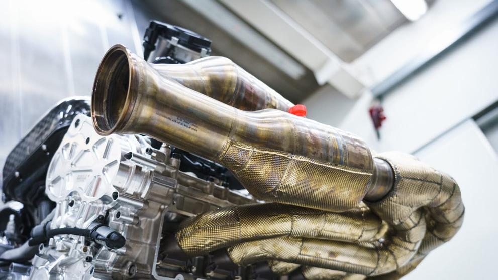 Motor V12 pro Aston Martin Valkyrie - 20