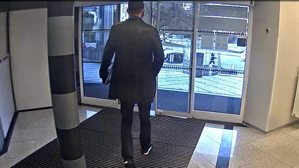 Mistr převleků si z bank odnesl milion korun - 17