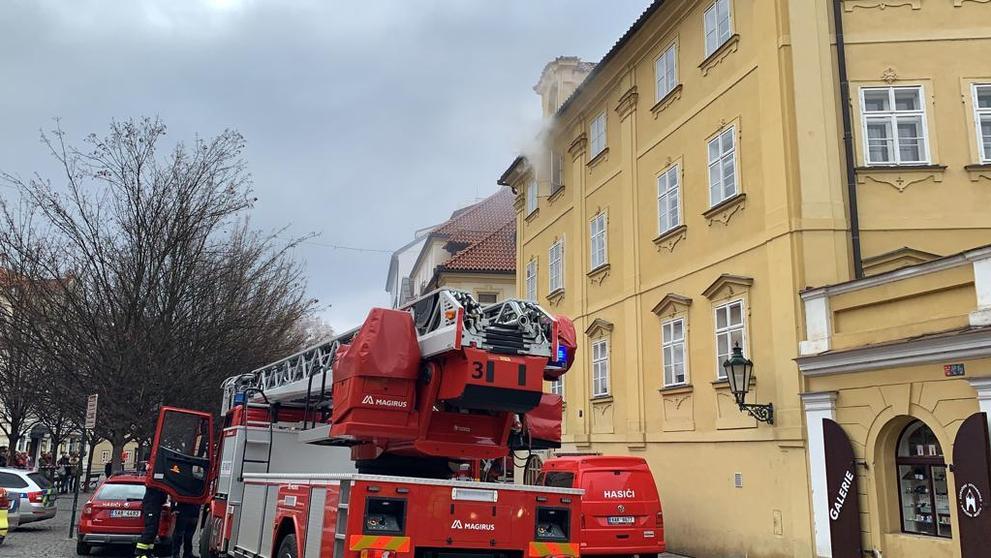 Požár podkrovního bytu na Kampě - 2