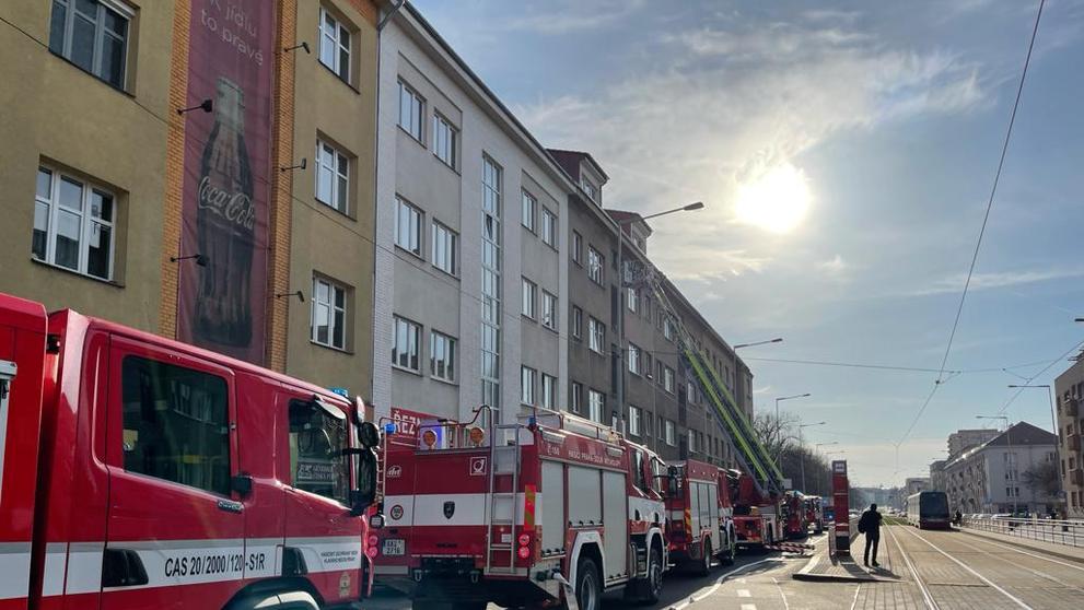Požár zachvátil byt v Praze - 8