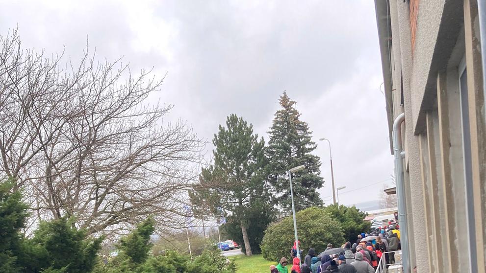 Fronta na registraci u zubařky v Bechyni (3)