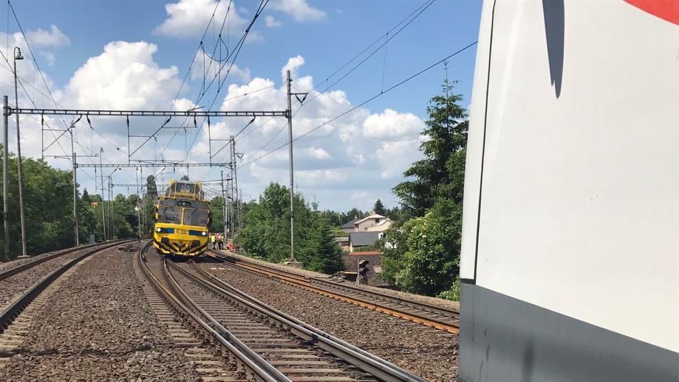Vlaky jely proti sobě u Českého Brodu - 3