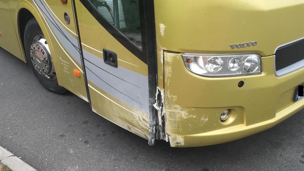 Řidič autobusu při cestě zkolaboval - 1