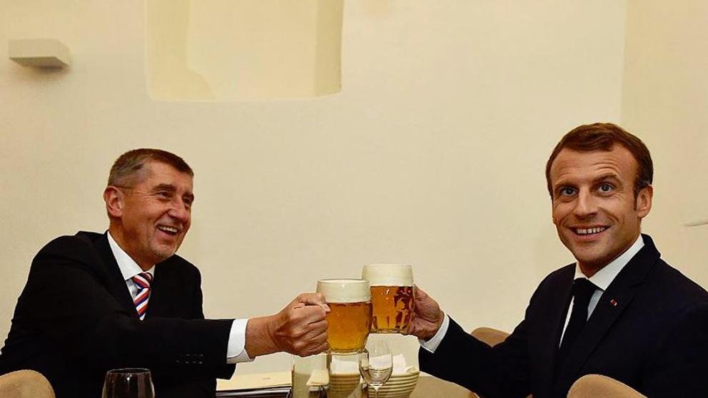 Babiš s Macronem na pivu v centru Prahy