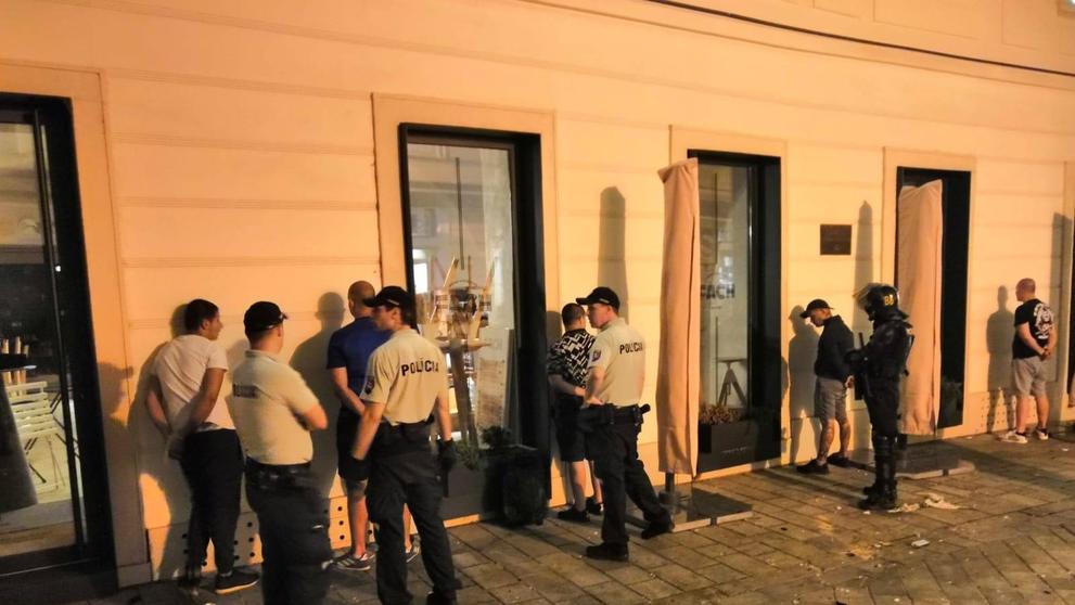 Policie zadržela desítky výtržníků
