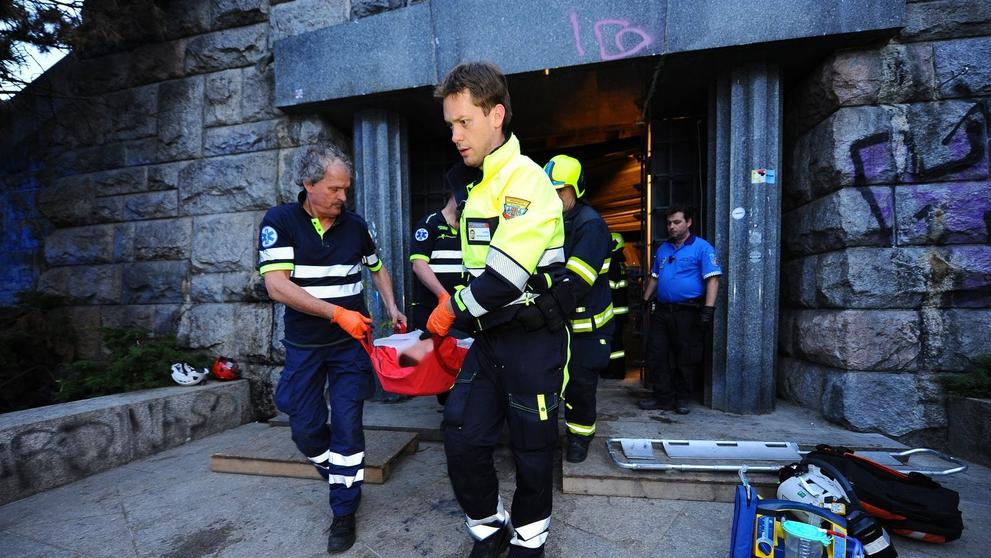 Vyprošťování dívky z šachty pod letenským kyvadlem - 9