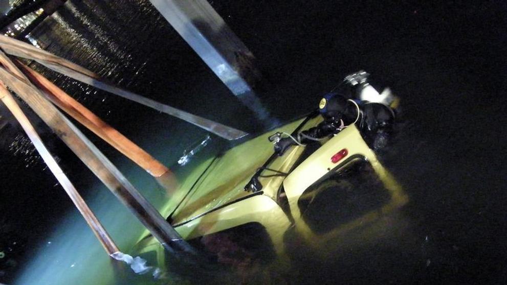 Špatně zaparkované auto sjelo do Vltavy