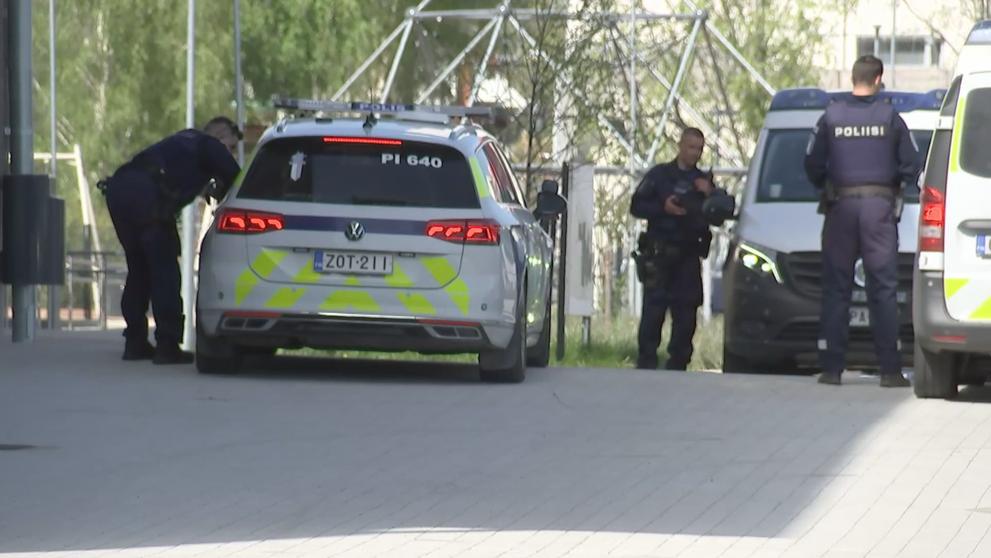 Tři zranění po útoku nožem ve finské škole