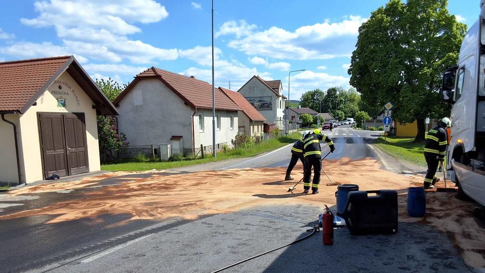Masivní únik nafty v obci Přísečná na Českokrumlovsku (2)