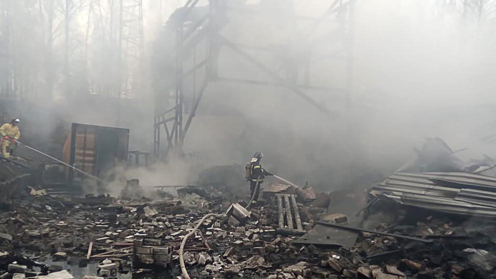 Požár v továrně na výrobu střeleného prachu v Rusku (1)