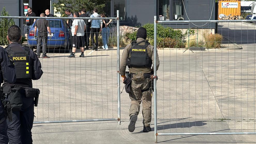 Policejní akce v okolí pražského letiště
