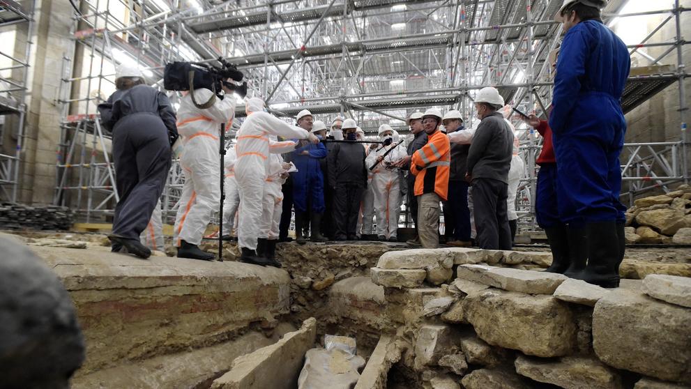Sarkofág a archeologové