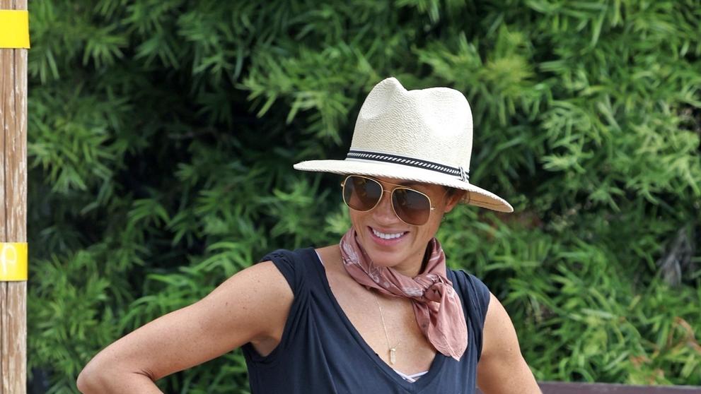 Vévodkyně Meghan na procházce (3)