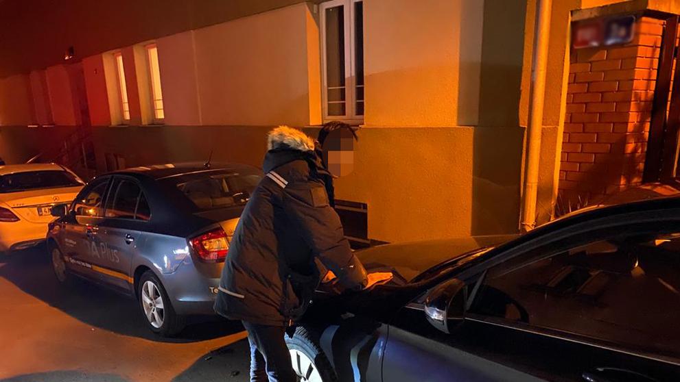 Patnáctiletou dívku policisté vypátrali i s její tříměsíční dcerou - 1