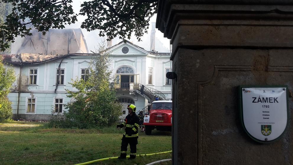 Požár zámku v Horním Maršově na Trutnovsku - 2
