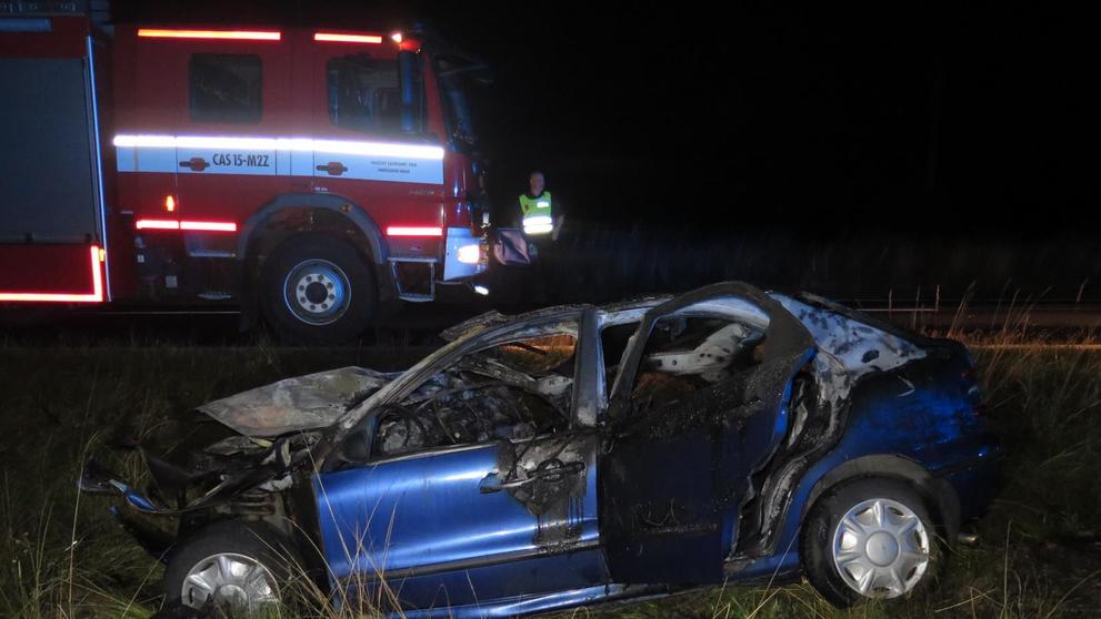 Auto začalo po nehodě u Milevska hořet - 6