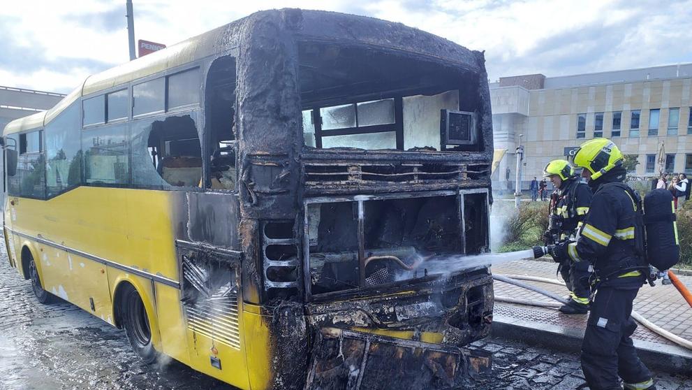 Požár autobusu v ulici Střelničná