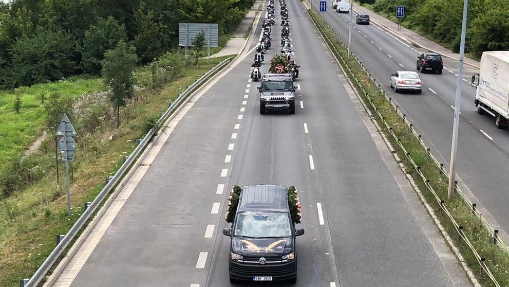 Jízda Prahou motorkářů Hells Angels za zesnulého kolegu - 2
