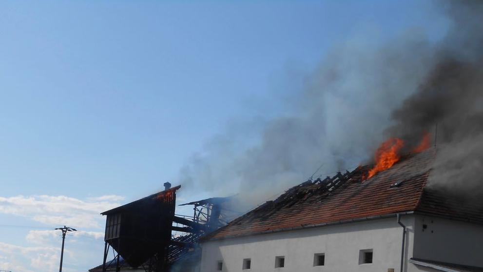 Požár statku v Ouběnicích na Příbramsku - 3