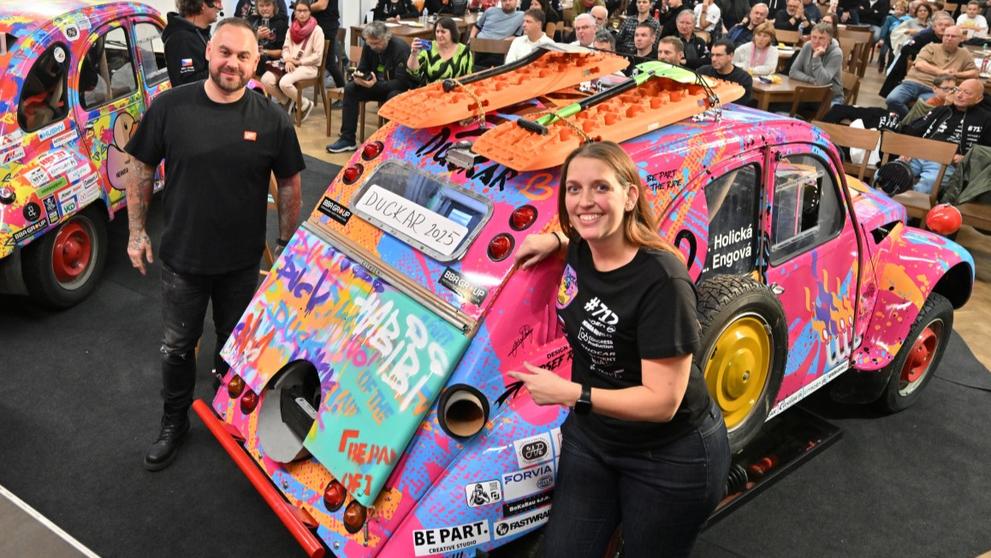 Dvoumotorová "kachna" Citroën 2CV pro rally Dakar