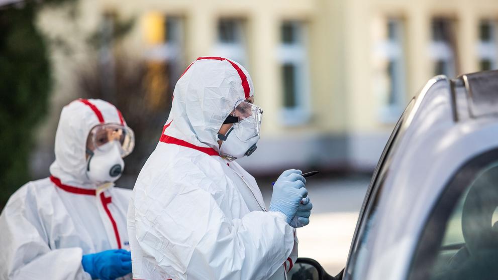 Zdravotníci v první linii v boji proti koronaviru - 1
