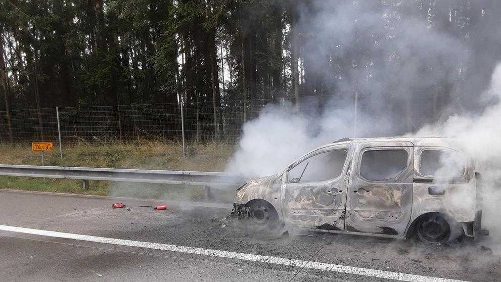 Shořelé auto na D1