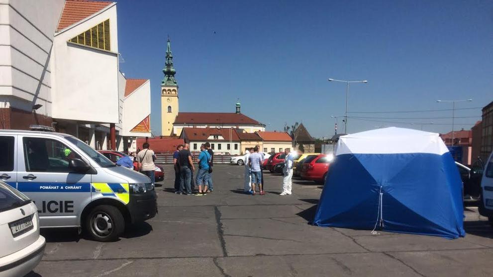 Mrtvý muž nalezený v autě na parkovišti v Novém Jičíně