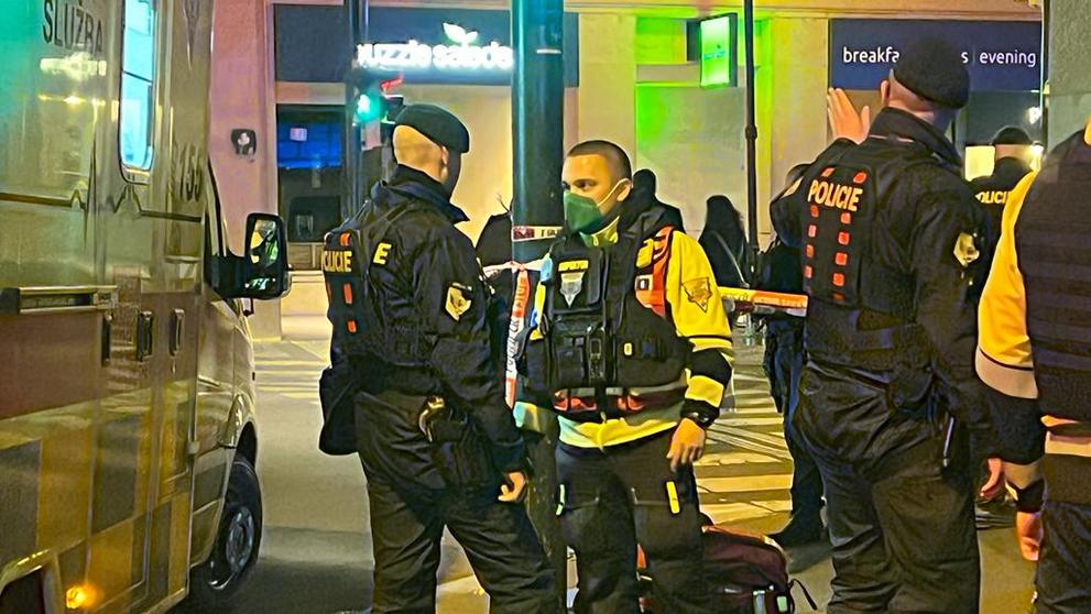 Konflikt před obchodním centrem Kotva