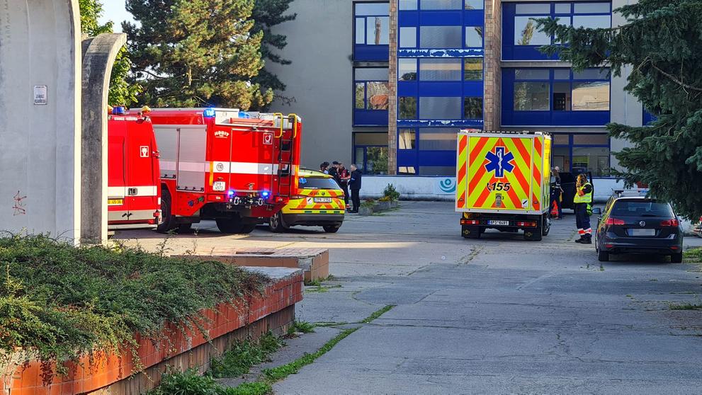 Ve škole v Plzni unikla neznámá látka (1)