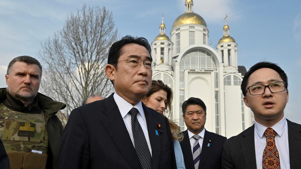 Fumio Kišida přicestoval do Kyjeva (1)