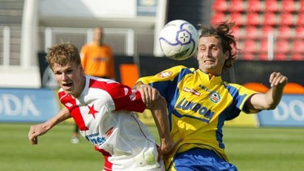 Zlínští fotbalisté (ve žlutém) budou opět nejspíš bojovat o záchranu.