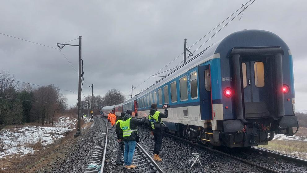 Policie prověřuje veškeré okolnosti na místě nehody (1)