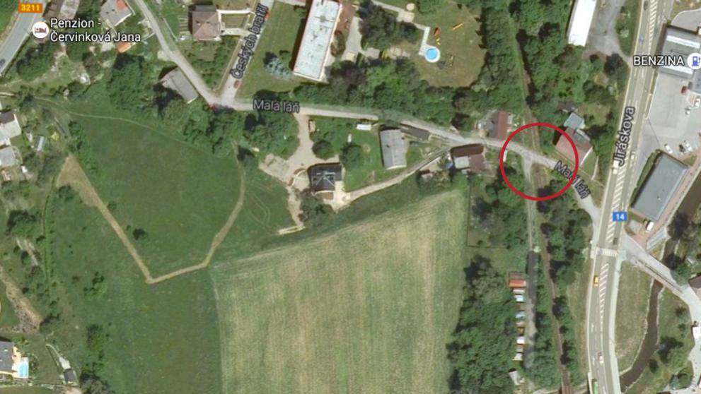 Nebezpečné přejezdy: P 4111, Častolovice - Solnice, Královéhradecký kraj - přejezd bez světel, řešení: se závorami. DŮVOD: Frekventovaný přejezd se špatnýmrozhledem a s úzkou pozemní komunikací v kopci, nehodovost