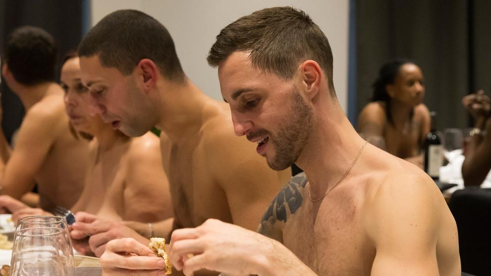 Nudistická restaurace v Paříži