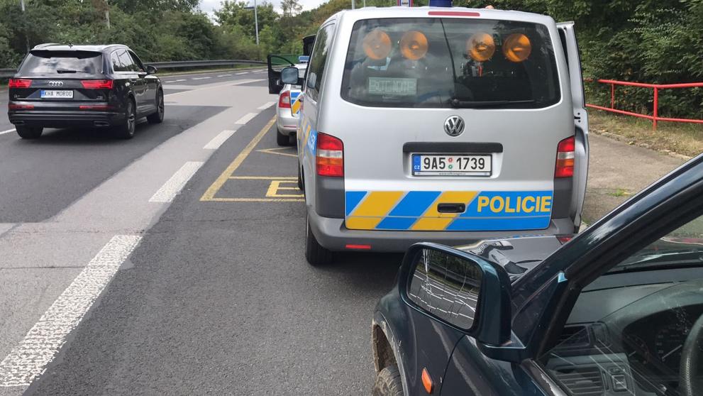 Policisté v Praze honili auto ukradené v Německu - 2