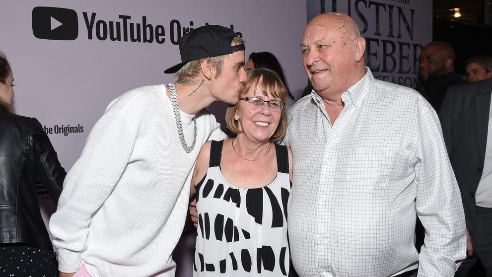 Justin Bieber se svou babičkou Dianou Daleovou a dědečkem Brucem Dalem, 28. 1. 2025