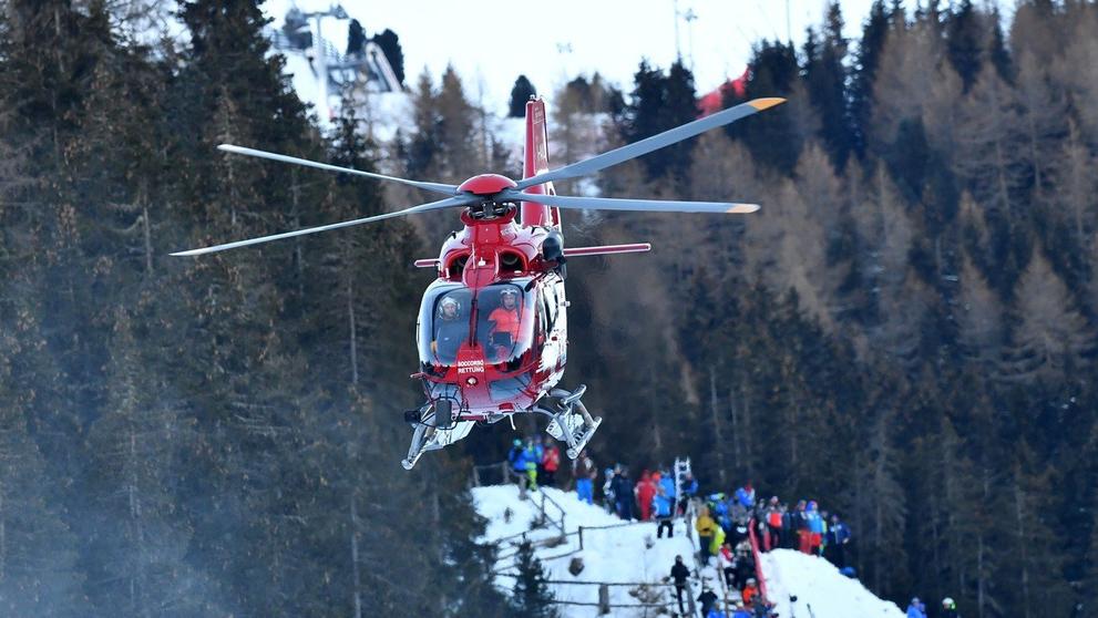 Pro sjezdaře letěla helikoptéra