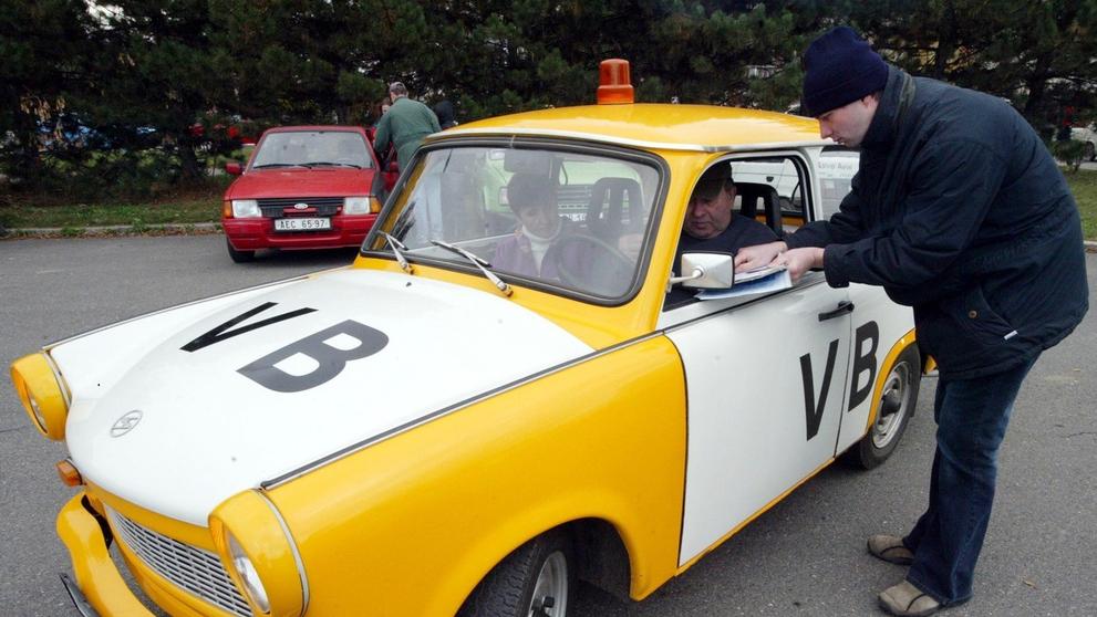 Legendární Trabant ve všemožných úpravách - 29